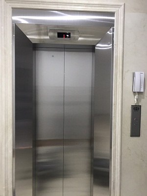 cửa tầng inox sọc nhuyễn 